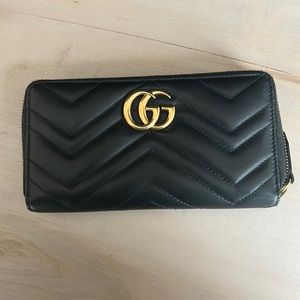 Gucci GG Marmont zip around wallet